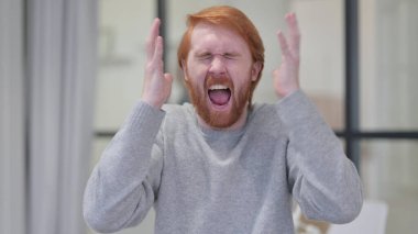 Genç Sakallı Kızıl Adam Bağırıyor, Bağırıyor 