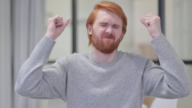 Genç Sakallı Kızıl Adam Kayıp