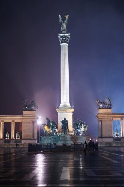 Budapeşte kahramanın Meydanı