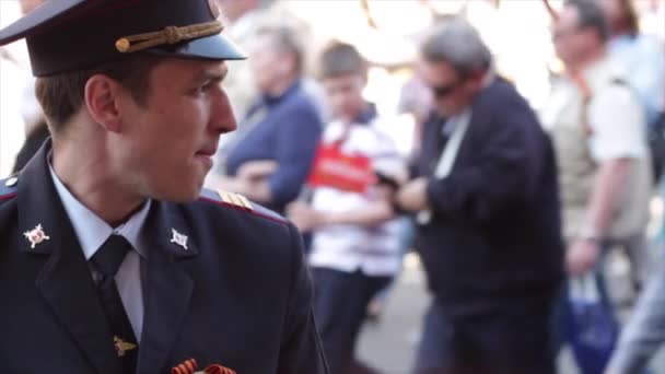 SAINT-PETERSBURG, RUSSIE - 9 MAI 2016 - Jour de la victoire : Défilé du régiment immortel sur Nevsky Prospect . — Video