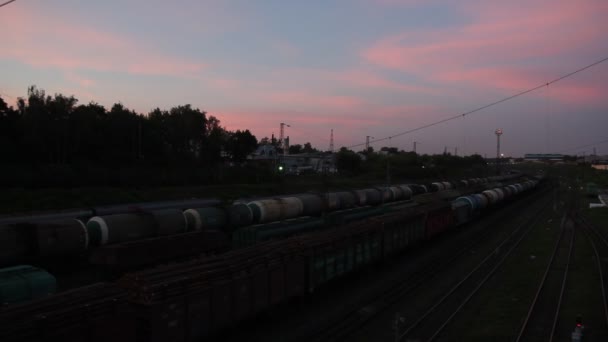 Treinstation op een nacht in Rusland — Stockvideo