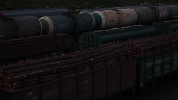 Gare ferroviaire lors d'une nuit en Russie — Video