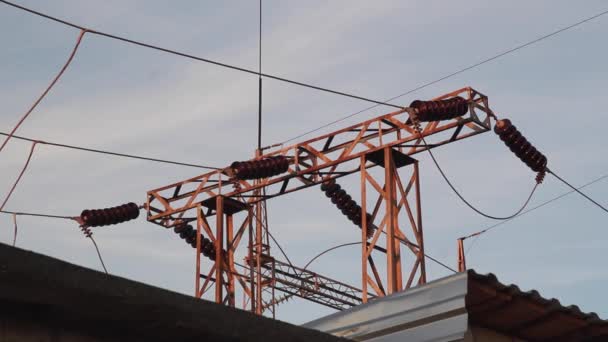 Linhas eléctricas. A noite do contorno do pilão — Vídeo de Stock