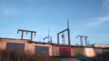 Güç hatları. Pilon anahat akşam