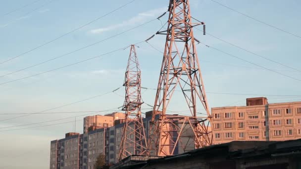 Líneas eléctricas. La noche del contorno del pilón — Vídeos de Stock