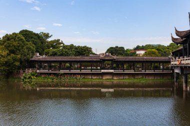 Geleneksel Çin Köprüsü, Doğu Asya Seyahati.