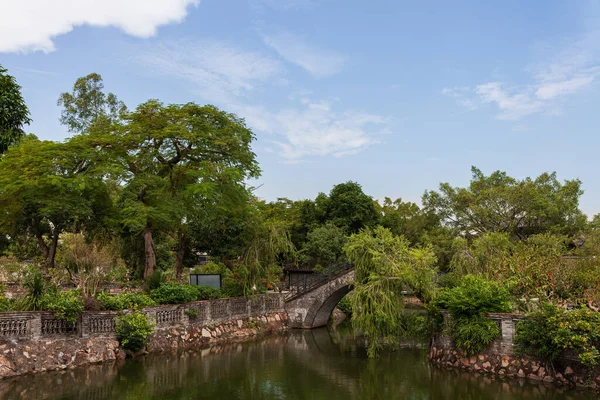 Çin Geleneksel Bahçeleri ve Antik Binalar, Doğu Asya Seyahati.