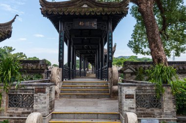 Geleneksel Çin Köprüsü, Doğu Asya Seyahati.