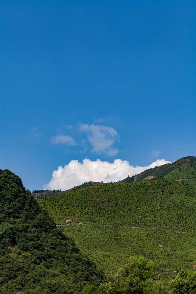 Scenic View Green Landscape Mountains Sky — ストック写真