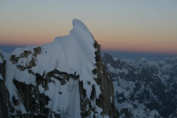 Tramonto in cima alla montagna. — Foto Stock