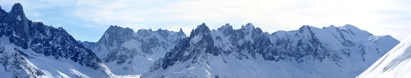 Mon Blanc kalemi ve Chamonix, panoramik manzaralı.