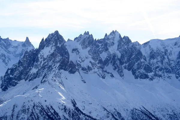 Mont Blanc en Chamonix, panoramisch uitzicht op de bergen. — Stockfoto