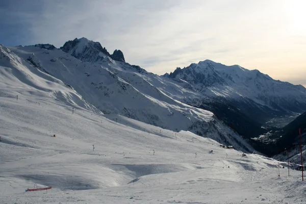 Mon Blanc kalemi ve Chamonix, panoramik manzaralı.