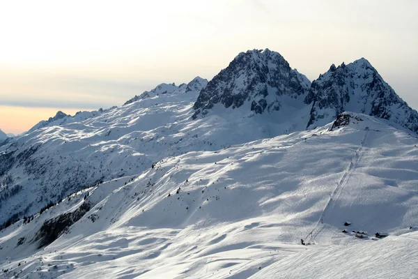 Mon Blanc kalemi ve Chamonix, panoramik manzaralı.