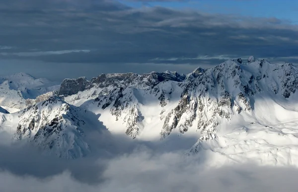 Mon Blanc kalemi ve Chamonix, panoramik manzaralı.