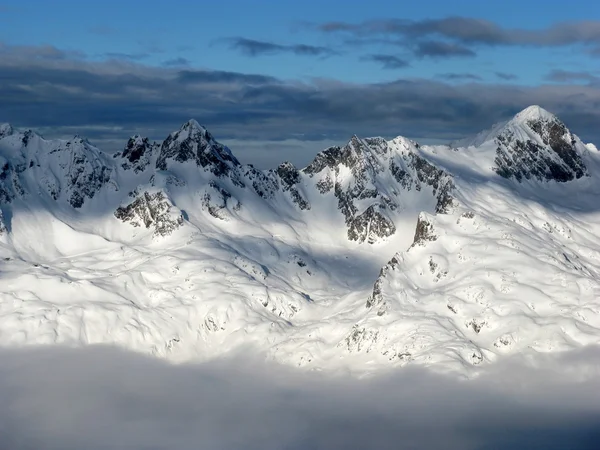 Mon Blanc kalemi ve Chamonix, panoramik manzaralı.