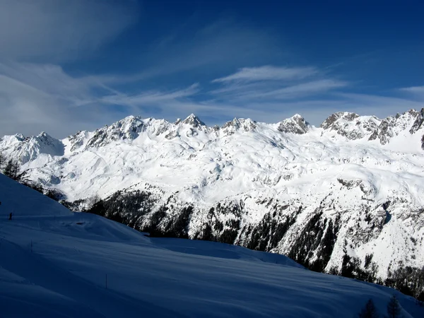Mon Blanc kalemi ve Chamonix, panoramik manzaralı.