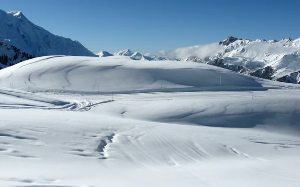 Mon Blanc kalemi ve Chamonix, panoramik manzaralı.