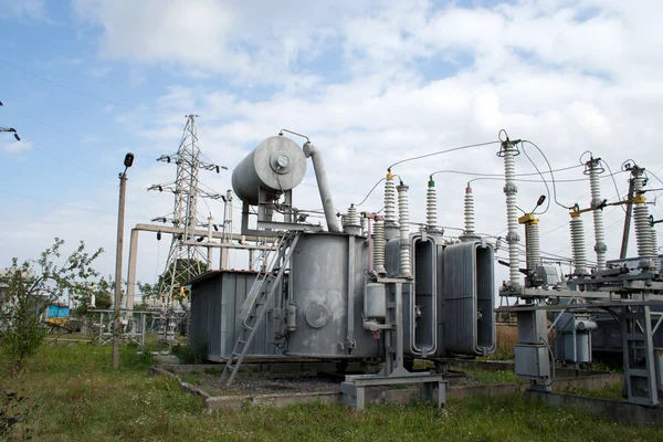yüksek gerilim Trafo Merkezi içinde elektrik trafosu