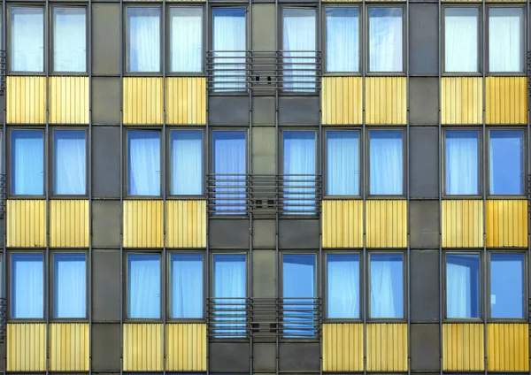 Фрагмент Зовнішнього Вигляду Сучасного Багатоквартирного Житлового Будинку Фон Будівельної Реклами — стокове фото