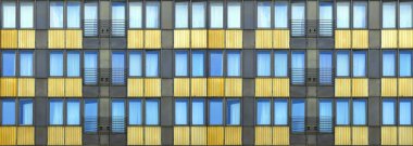 Modern çoklu apartman binasının dış kısmı. İnşaat reklamı için arka plan.