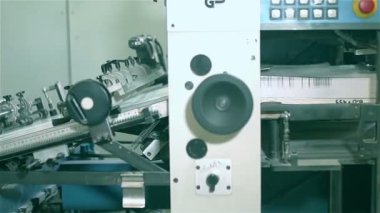 İçinde hareket baskı makine Rybinsk yazdırma şehir 23.02.2016 içinde kamera olduğu yıl. Baskı makinesi journal.shooting kaydırıcıyı yazdırır