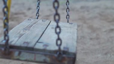 Zincir salıncak taşır