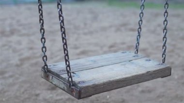 Zincir salıncak taşır