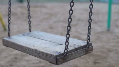 Zincir salıncak taşır
