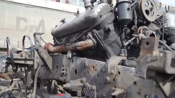 Повзунок двигуна старого автомобіля — стокове відео