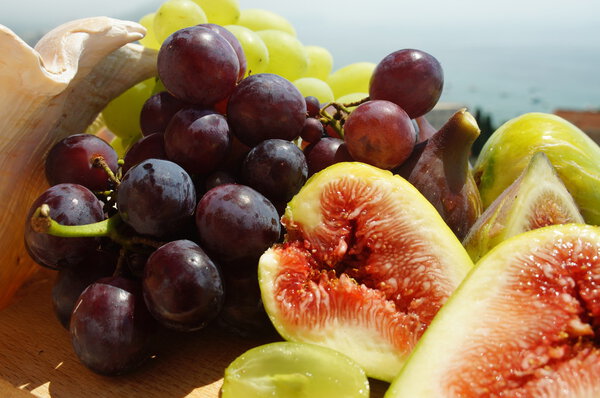 the fruit on the background of the sea