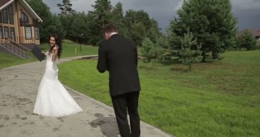 Eski bir kamera ile oynamaya aşk evlilik çift