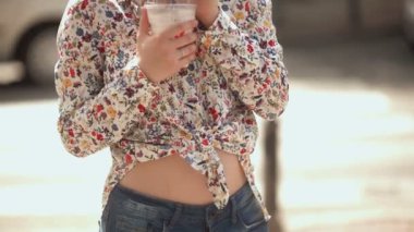 Shake güneşli içme seksi sıcak kız