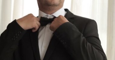 Düğün sabah damat hazırlanıyor