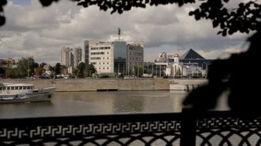 Nehir ve bir feribot