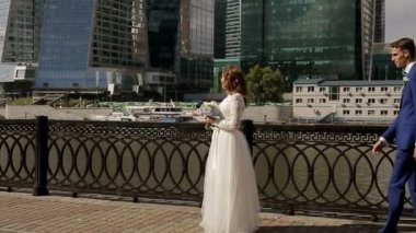 Gelin Damat Köprüsü yakınlarında bekliyor