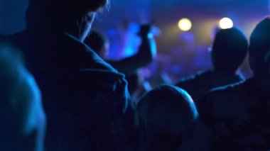 Mutlu insanlar canlı konser