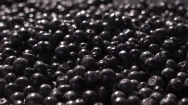 bluberries ve su dökme