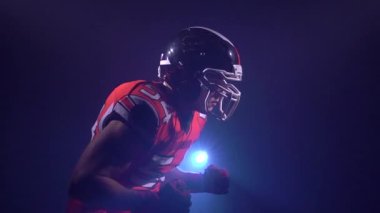 izole Amerikan futbolu oyuncusu