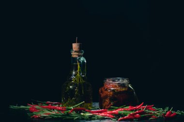 Zeytin yağı, domates ve biber kompozisyon