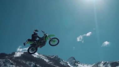 Sochi, Rusya - 30 Mart 2018: Ekstrem sporcu Kış Soçi Festivali, Quicksilver Area, Toyota Şov, Boogel Woogel Fest