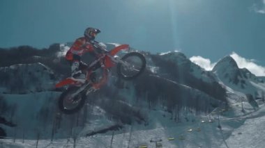 Sochi, Rusya - 30 Mart 2018: Ekstrem sporcu Kış Soçi Festivali, Quicksilver Area, Toyota Şov, Boogel Woogel Fest