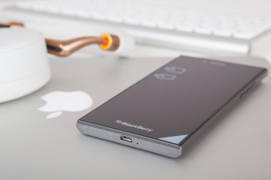 BlackBerry sıçrama ve Apple Macbook