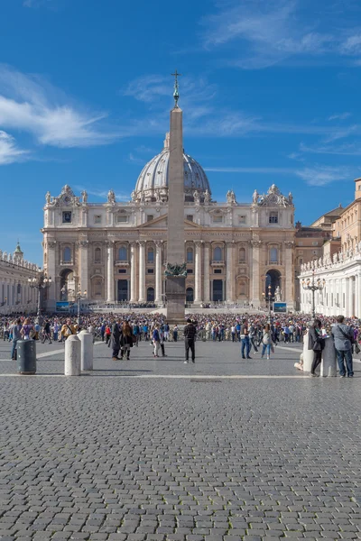 Papal Basilica of St. Peter — Stock Photo, Image