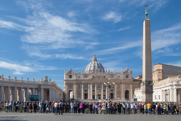 Papal Basilica of St. Peter — Stock Photo, Image