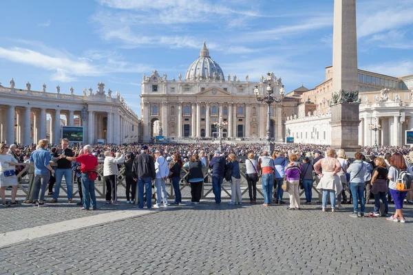 Papal Basilica of St. Peter — Stock Photo, Image