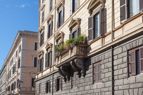 Prachtige Italiaanse balkon — Stockfoto