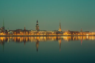 Riga gece görünümü