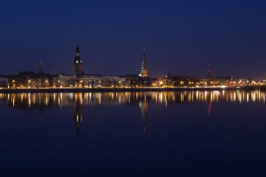 Riga gece görünümü