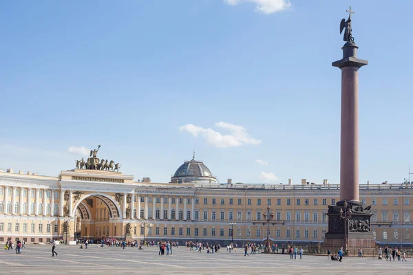 Turistas na Praça do Palácio — Fotografia de Stock